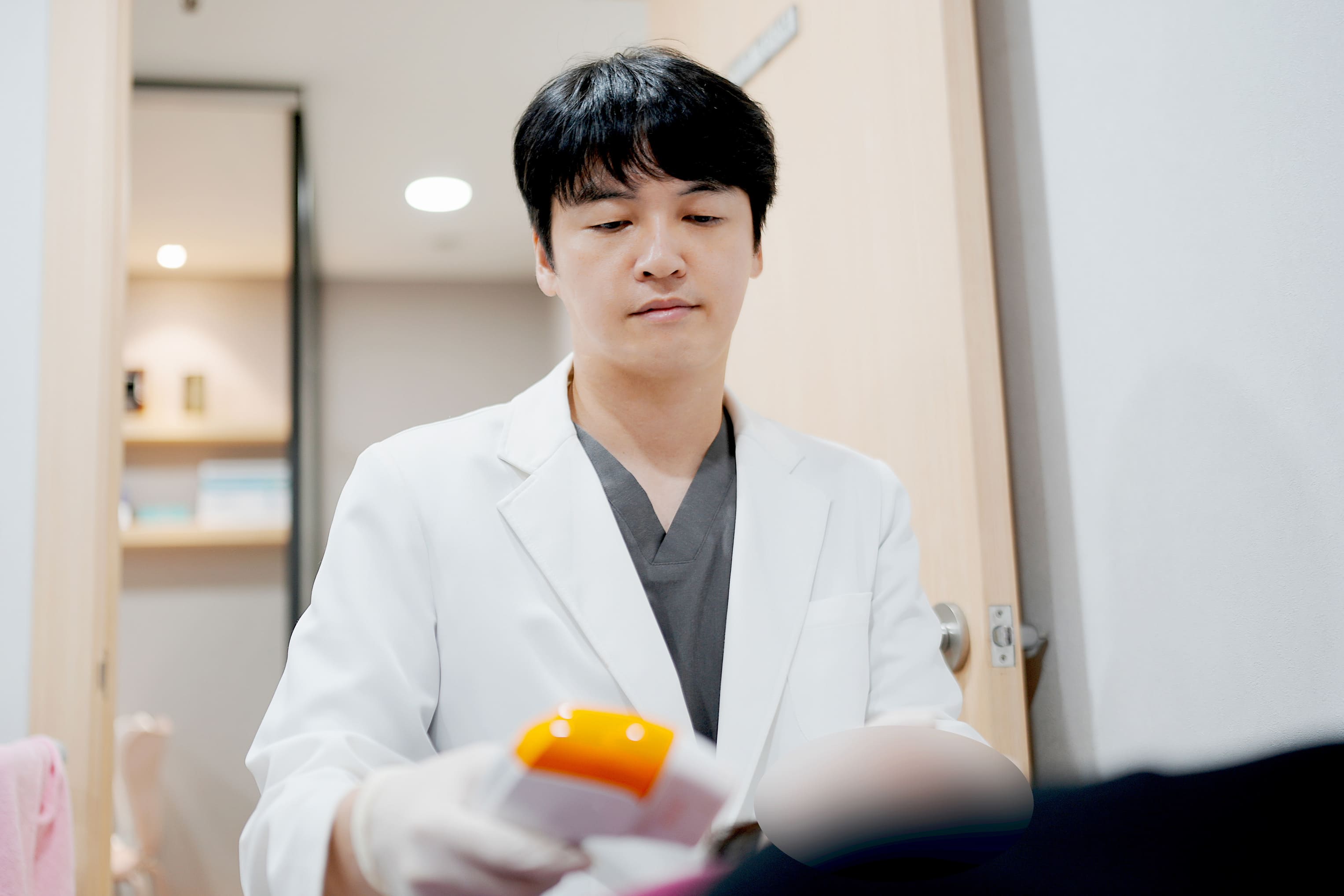 분당서현피부과, 분당피부과, 서현피부과, 유앤미클리닉, 슈링크, 실리프팅, 제모, 윤곽주사, 보톡스, 리프팅, 덴서티, 장철원원장